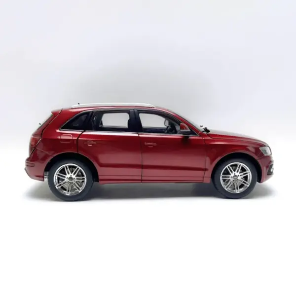 Diecast 1:18 Audi Q5 SUV Model Collectible - Image 7