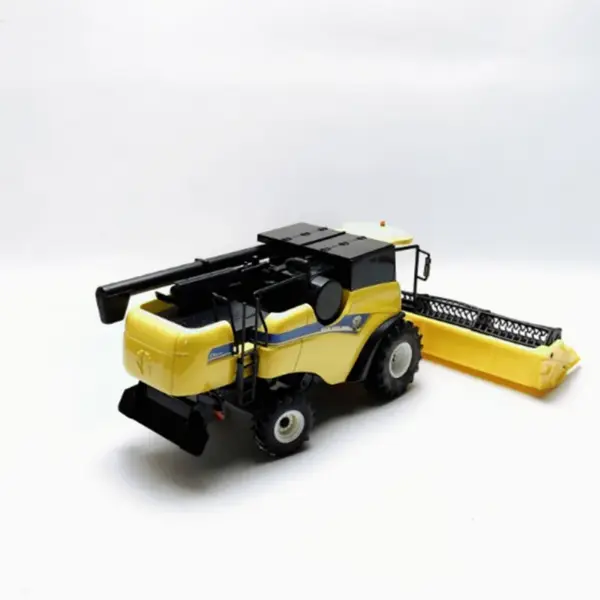 ERTL 1/32 New Holland CX6090 Combine Model - Image 3