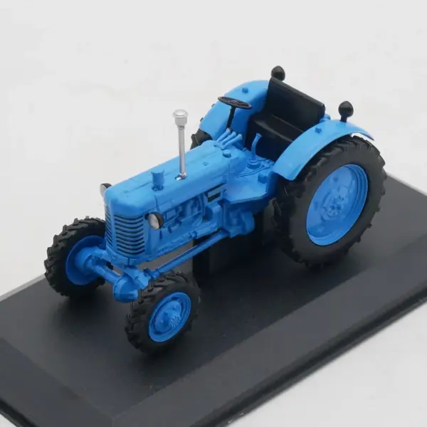 Ixo 1:43 Scale MTZ-7 Minsk Tractor Model - Image 6