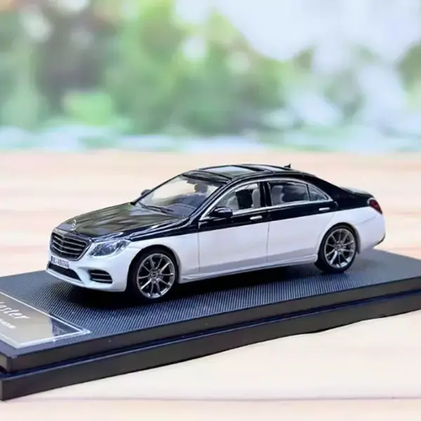 1:64 Scale S-Class W222 S450 Diecast Model - Image 2
