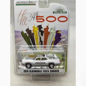 GreenLight 1:64 GMC Suburban Model Collection 13 S731a39c9ee5747a0b733b2a73d863bdea