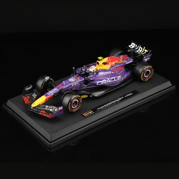 Bburago 1:18 Scale Red Bull Racing Model Set - Image 7