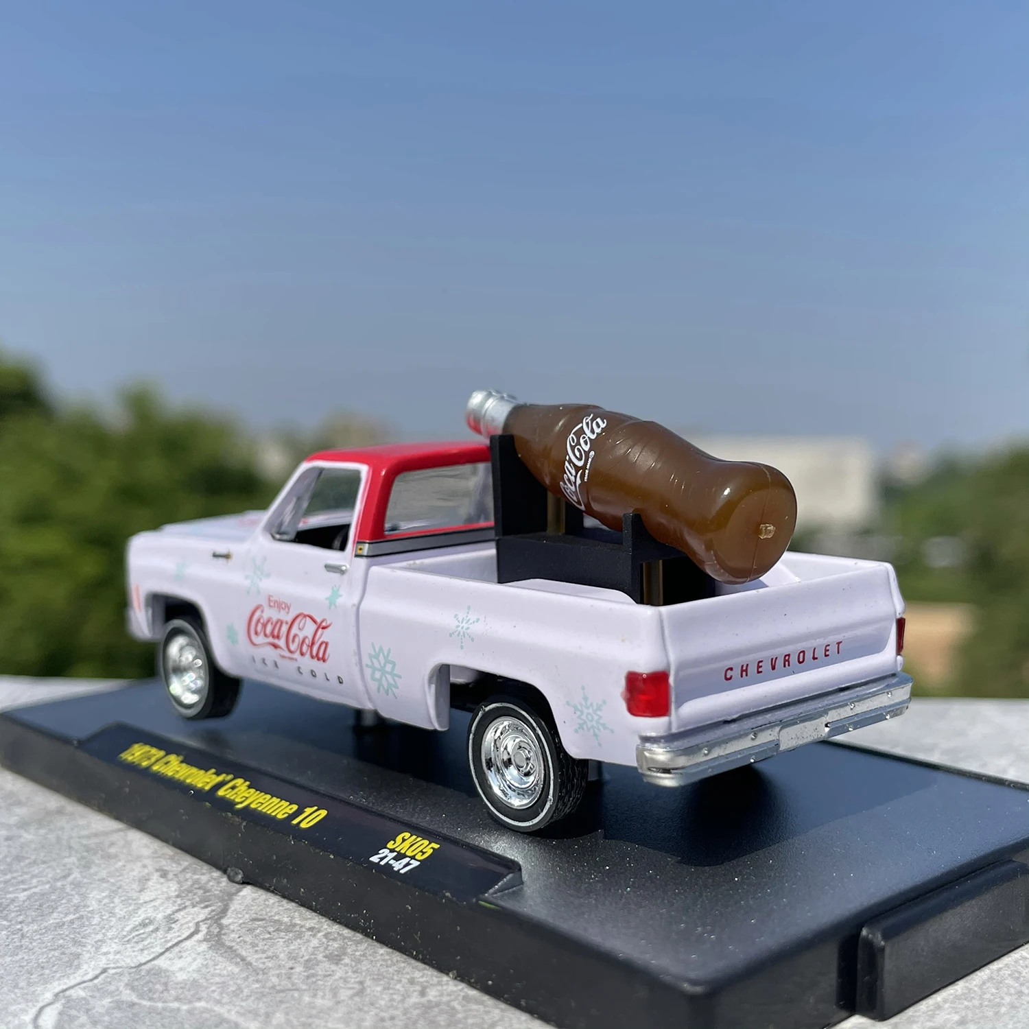 1973 Chevrolet Cheyenne 10 Diecast Model Truck 3 1973 Chevrolet Cheyenne 10 Diecast Model Truck - Image 3