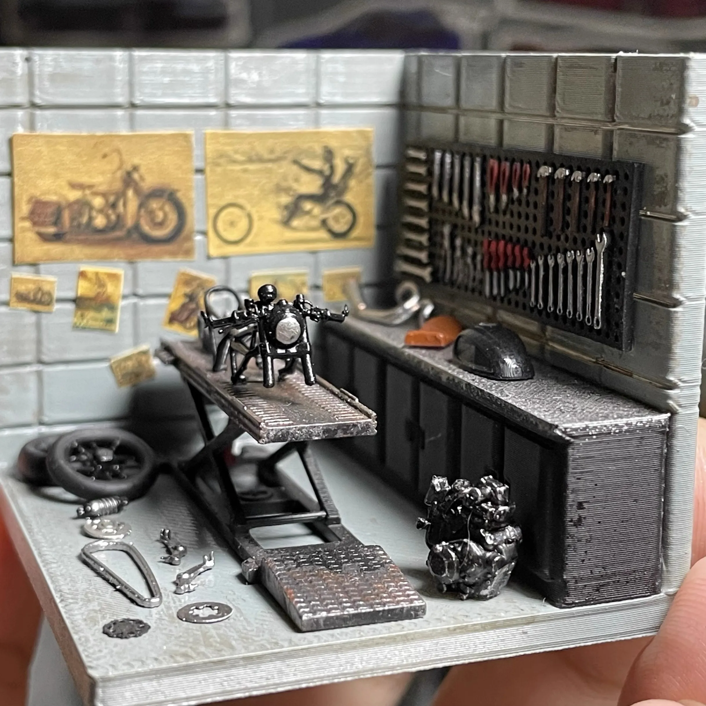 Miniature Car Garage Tool Wall Scene 1/64 Resin Model 3 Miniature Car Garage Tool Wall Scene 1/64 Resin Model - Image 3