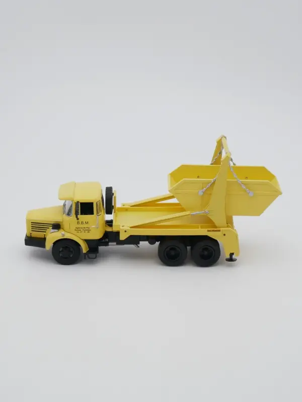 Ixo 1:43 Scale Berliet GLM Dump Truck Model - Image 4