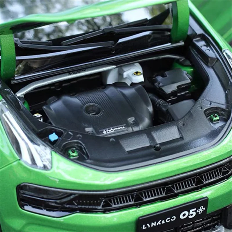 Bburago 1:18 Lynk & Co 05 Alloy Model Car 4 Bburago 1:18 Lynk & Co 05 Alloy Model Car - Image 4