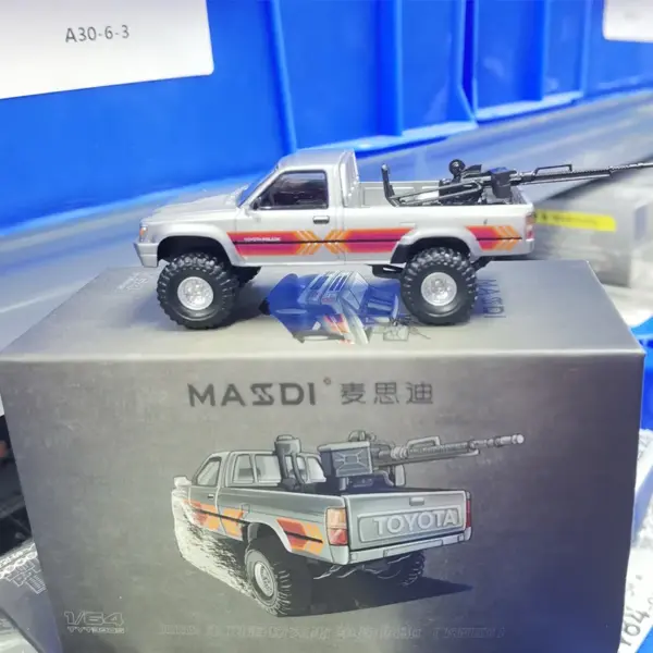 1/64 Scale 1995 Toyota Hilux RN80 Model Car - Image 4