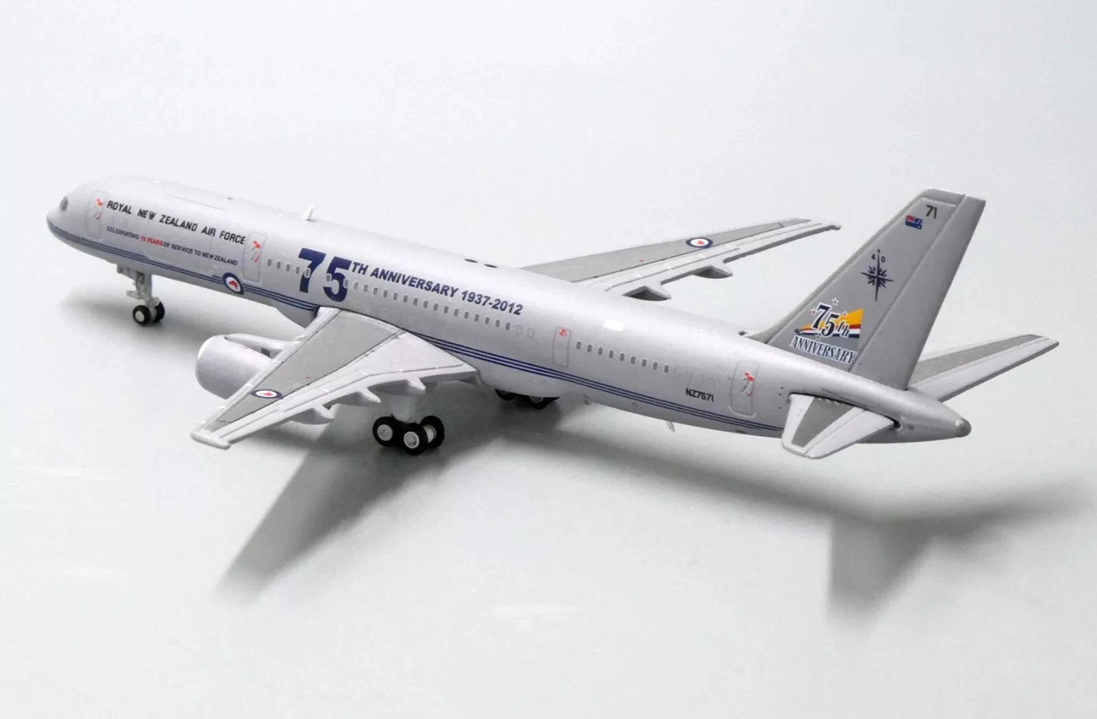 1/400 NZ Royal Air Force B757-200 Model Aircraft 4 1/400 NZ Royal Air Force B757-200 Model Aircraft - Image 4