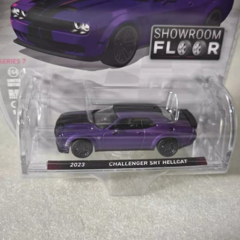 2023 Challenger SRT Hellcat 1:64 Diecast Model 2 2023 Challenger SRT Hellcat 1:64 Diecast Model - Image 2