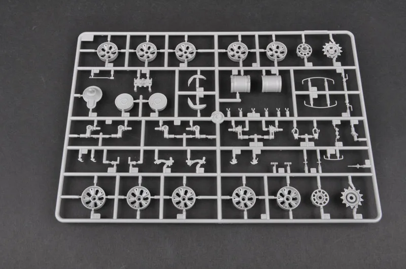 Russian T-62 BDD Tank Model Kit 1:35 Scale 8 Russian T-62 BDD Tank Model Kit 1:35 Scale - Image 8