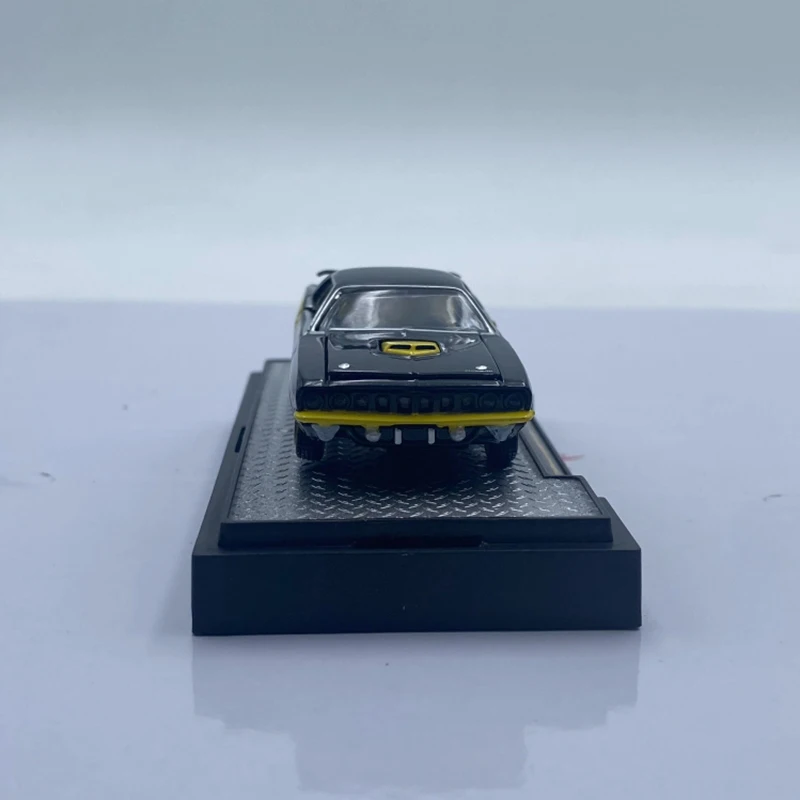 1971 Plymouth HEMI Cuda 1:64 Diecast Model 4 1971 Plymouth HEMI Cuda 1:64 Diecast Model - Image 4