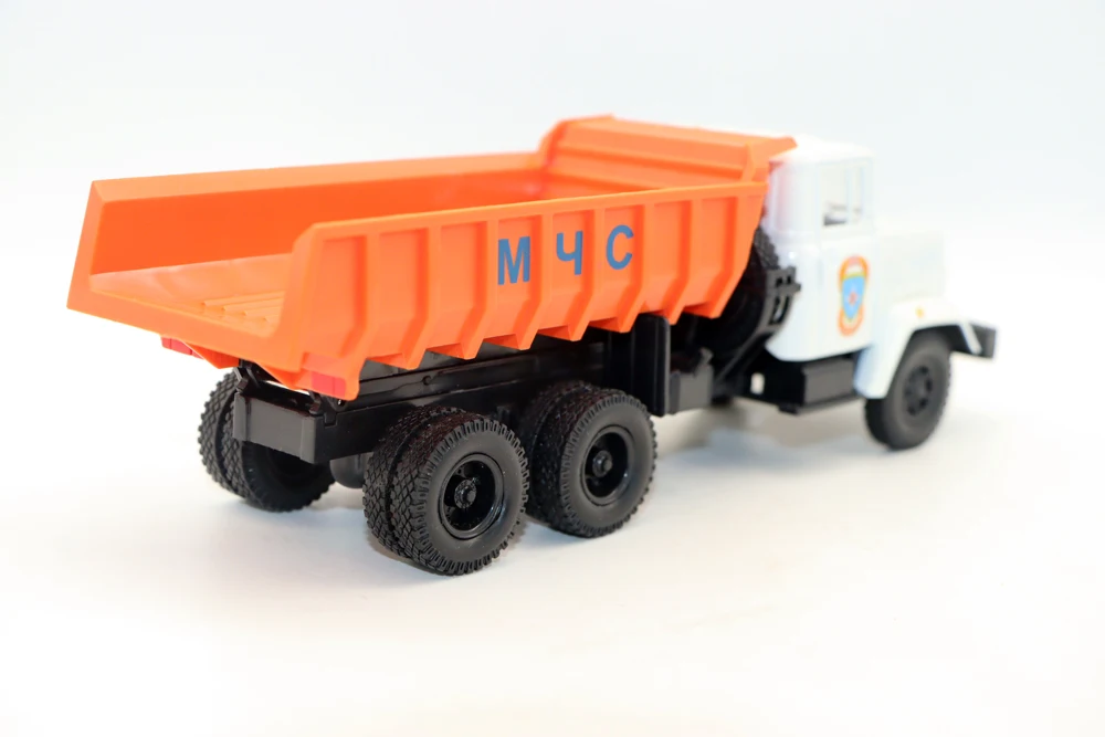 Autogrand 1:43 KrAZ 6510 Diecast Truck Model 3 Autogrand 1:43 KrAZ 6510 Diecast Truck Model - Image 3
