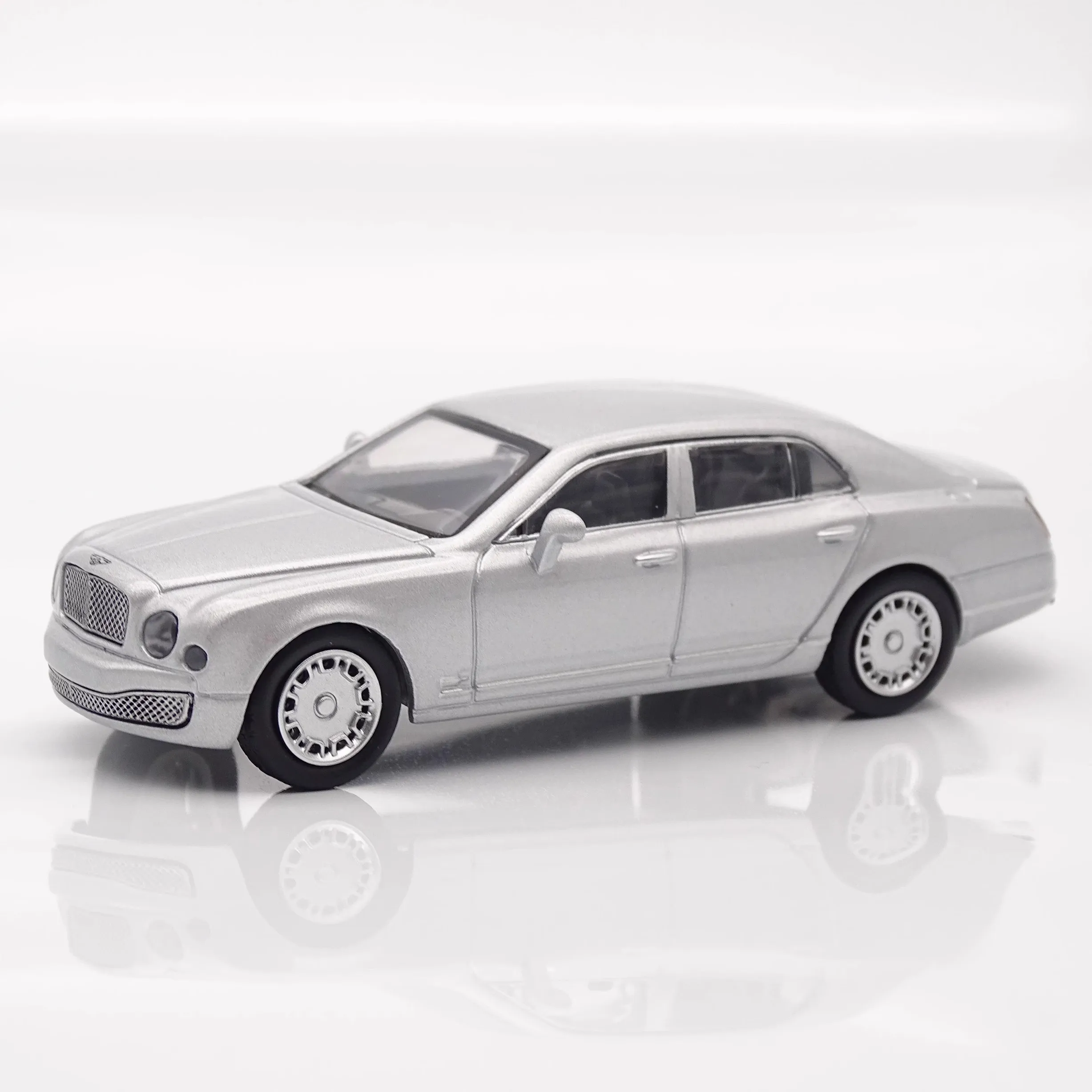 2013 Bentley Mulsanne 1:64 Diecast Model 4 2013 Bentley Mulsanne 1:64 Diecast Model - Image 4