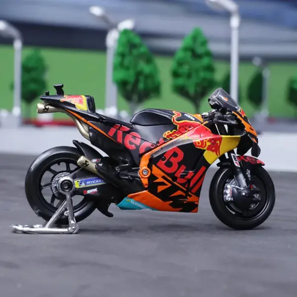 Maisto 1:18 Red Bull KTM Moto GP Miniature Model - Image 12