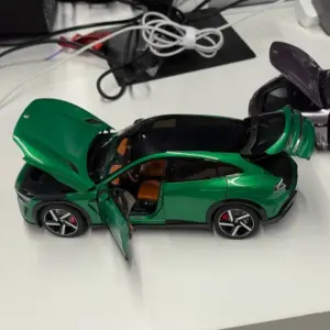 Xiaomi YU7 Jewel Green Titanium Alloy SUV Model 1:18 Scale 800V Medium Large Pure Electric Officially Licensed Collector's Toy 32 S7b8c7b162ac241948bb20fb896cab8649