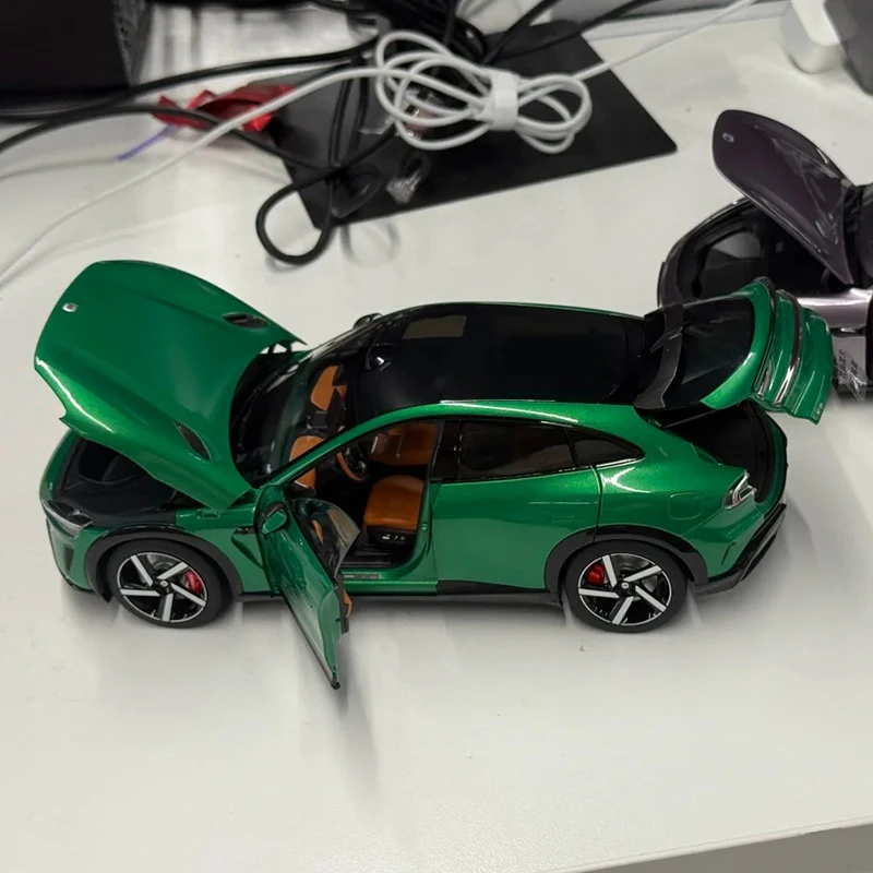 Xiaomi YU7 Jewel Green Titanium Alloy SUV Model 1:18 Scale 800V Medium Large Pure Electric Officially Licensed Collector's Toy 16 Xiaomi YU7 Jewel Green Titanium Alloy SUV Model 1:18 Scale 800V Medium Large Pure Electric Officially Licensed Collector's Toy - Image 16