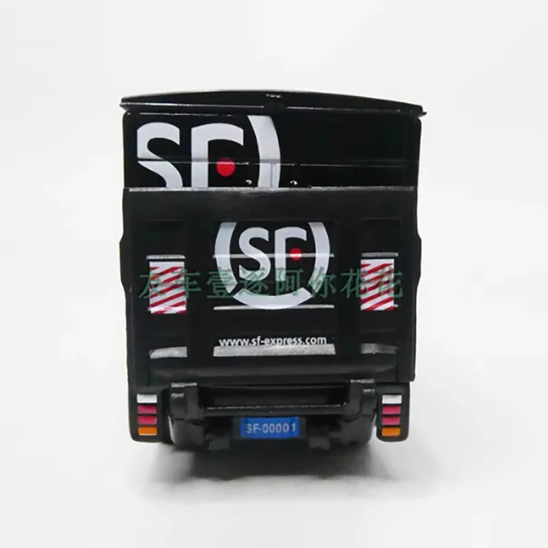 1:76 Scale Isuzu Box Lorry Model Collectible 5 1:76 Scale Isuzu Box Lorry Model Collectible - Image 5