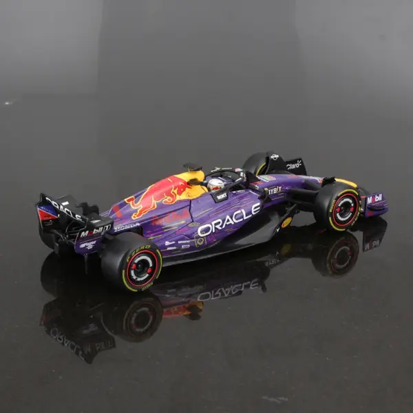 Bburago 1:18 Red Bull RB19 Las Vegas Model - Image 3