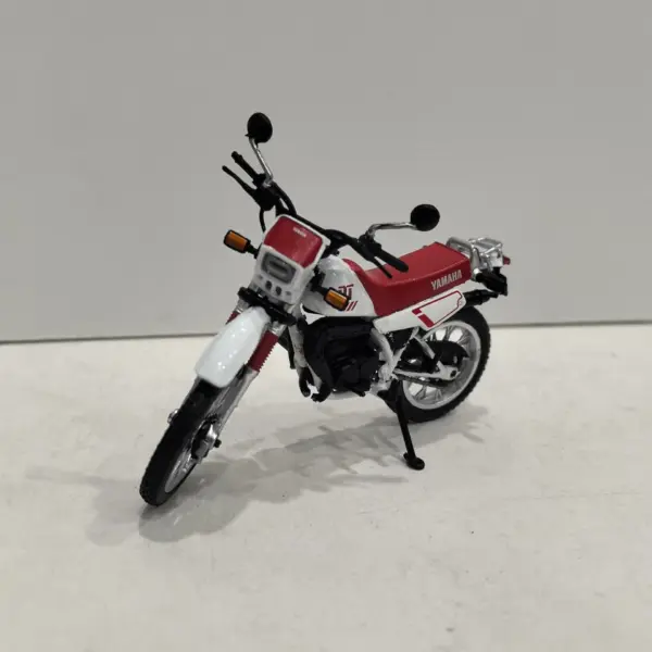 IXO 1:24 Scale Diecast DT 50 LC Motorcycle Model - Image 2