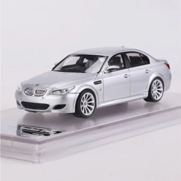 Diecast 1:64 M5 Sedan E60 M5 Touring Alloy Model - Image 5