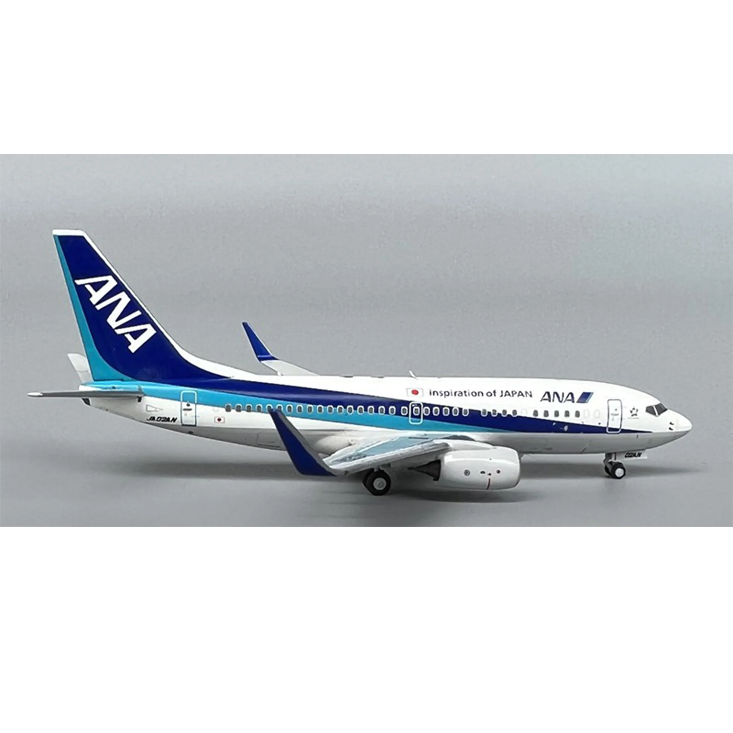 Japanese ANA B737-700 Model in Scale 1:400 2 Japanese ANA B737-700 Model in Scale 1:400 - Image 2