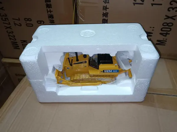 Diecast SEM 816 Bulldozer Model 1:35 Scale - Image 18