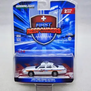 Greenlight 1:64 Ford Crown Victoria Alloy Model 5 S81c0e4fe25e64bd1a0353ed4698a0d34j
