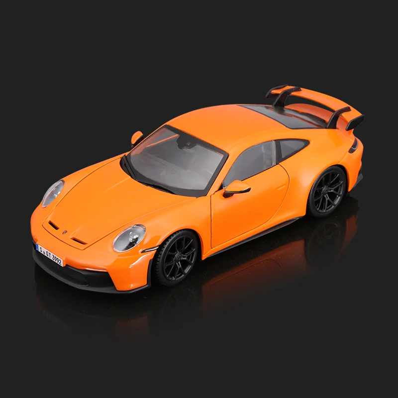 Bburago 1:24 Porsche 911 RSR Diecast Model 11 Bburago 1:24 Porsche 911 RSR Diecast Model - Image 11