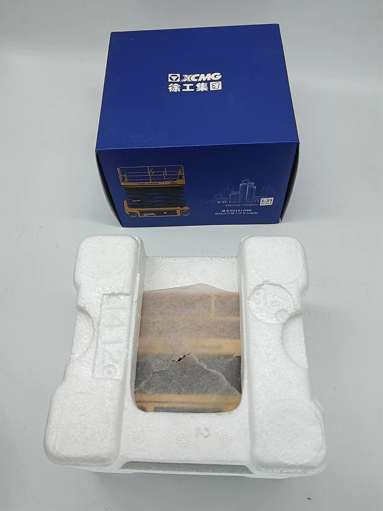 1:35 XCMG 1612 Scissor Lift Model Replica 5 1:35 XCMG 1612 Scissor Lift Model Replica - Image 5