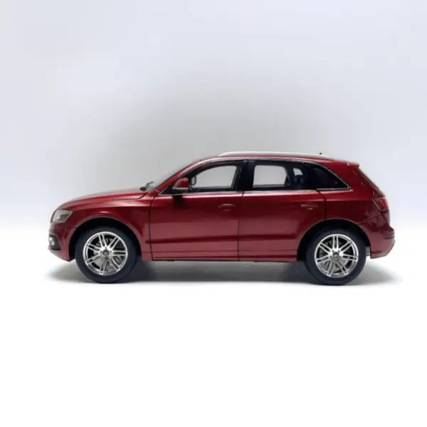 Diecast 1:18 Audi Q5 SUV Model Collectible - Image 5
