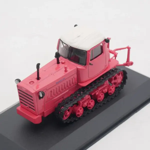 1:43 Scale Soviet Crawler Tractor Model Collectible - Image 2