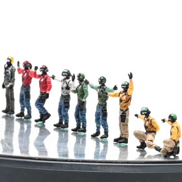 1/72 Resinated Ground Crew Model Set of 9 - Image 3