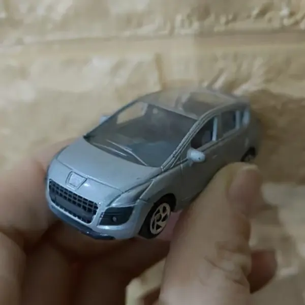 1/64 Scale 3008 Alloy Simulation Car Model - Image 5