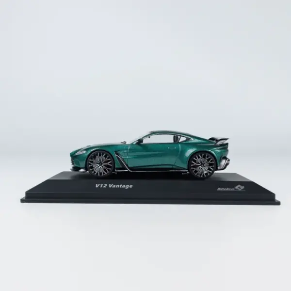 VANTAGE V12 1:43 Scale Alloy Car Model - Image 2
