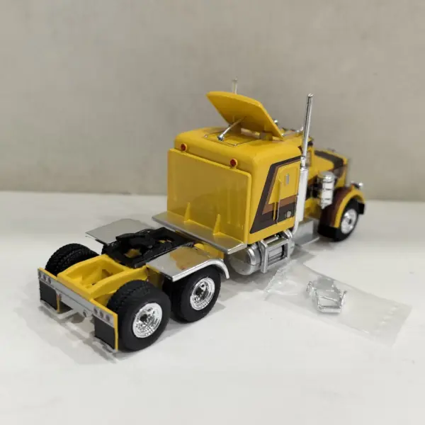Diecast PETERBILT 359 1:87 Scale Model - Image 5