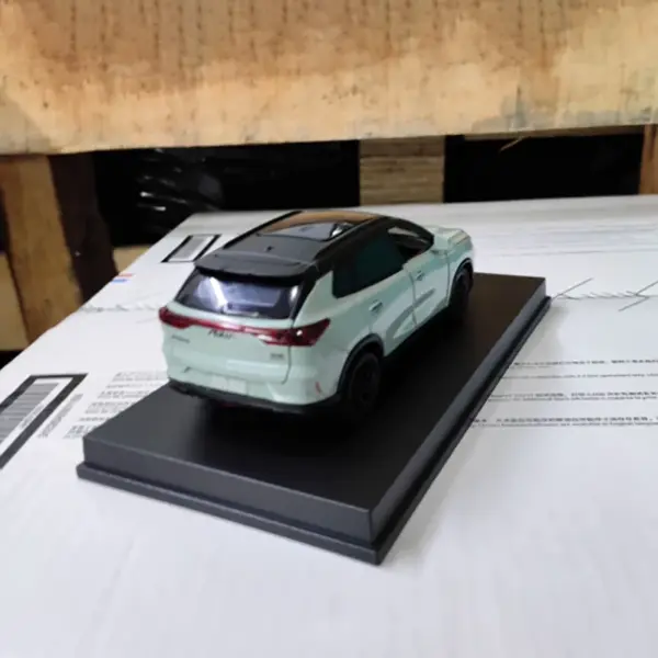 Dongfeng Huge 1/24 Scale Alloy Car Model - Image 4