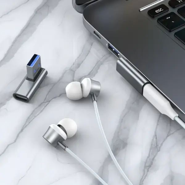 USB C 90 Degree Angled Adapter for Laptops - Image 2