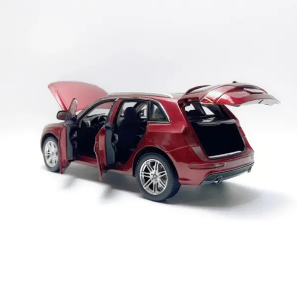 Diecast 1:18 Audi Q5 SUV Model Collectible - Image 2