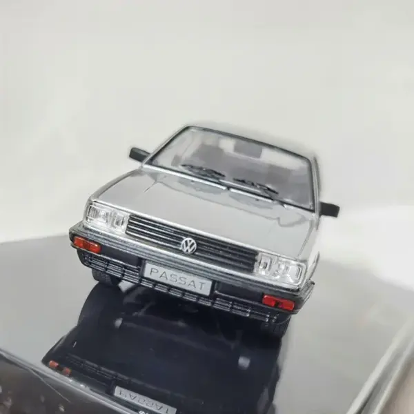 IXO 1:43 Scale VW Passat B2 1985 Diecast Model - Image 5