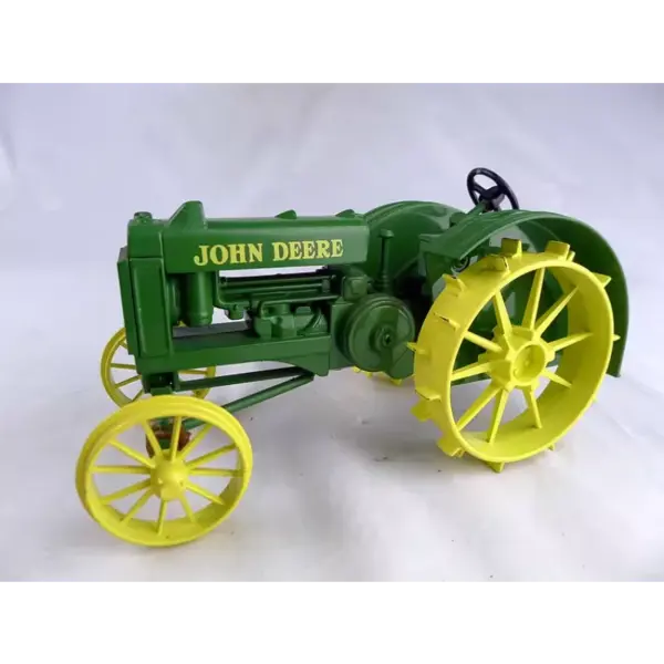 John Deere 1:16 Scale Diecast Tractor Model - Image 3