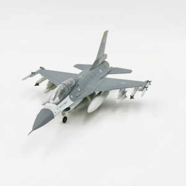 1:72 Scale Diecast F-16D Aircraft Model - Image 5