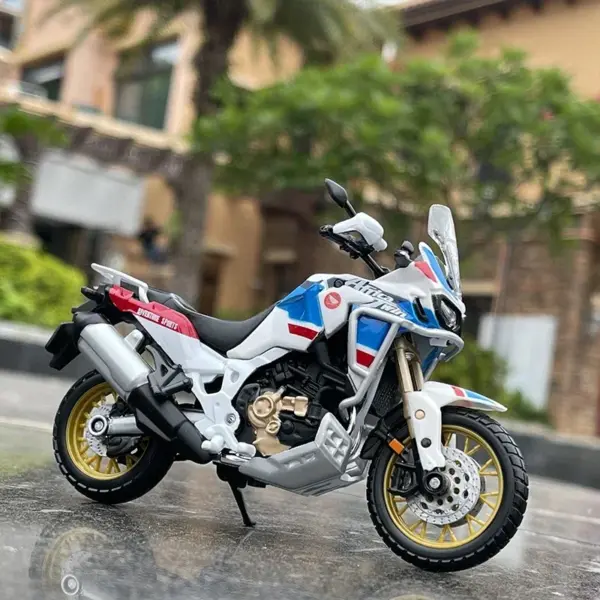 Bburago 1/18 Scale KTM 1190 RC8 R Model - Image 4