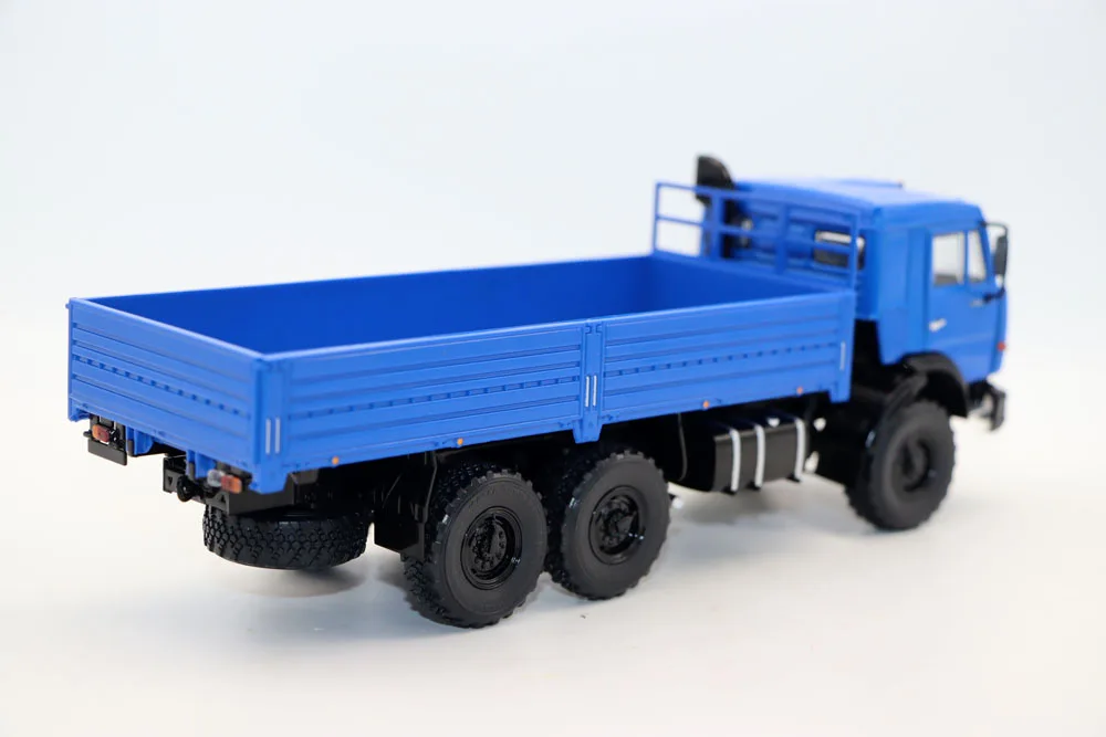 1/43 KAMAZ-43118 Flatbed Truck Diecast Model 3 1/43 KAMAZ-43118 Flatbed Truck Diecast Model - Image 3