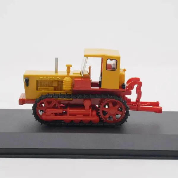 1:43 Scale T-50B Soviet Crawler Tractor Alloy Model - Image 4