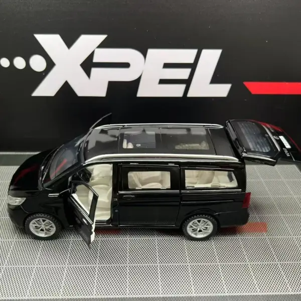 1:32 Diecast Benz V260 MPV Model Car - Image 2