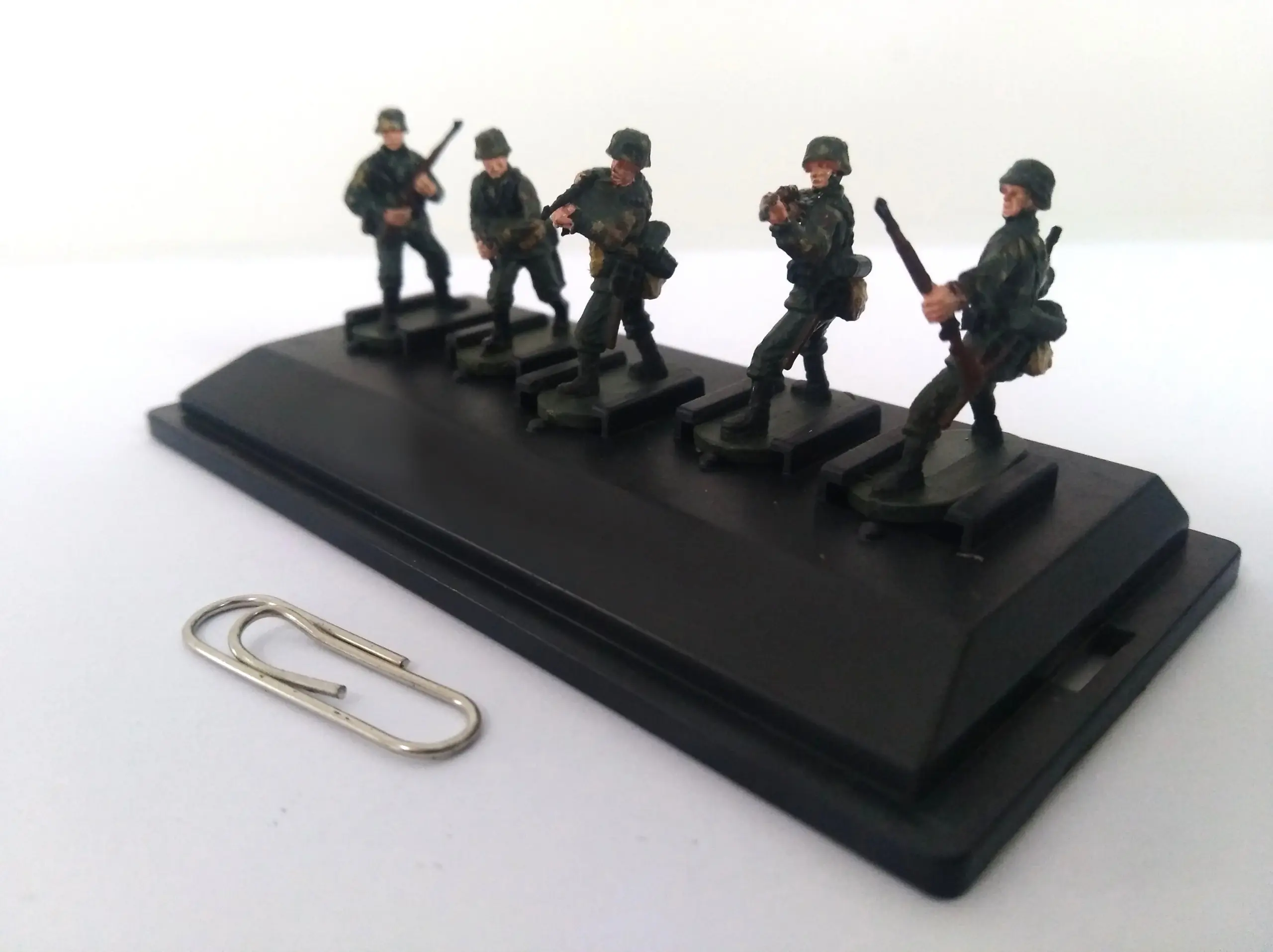 1/72 German Combat Soldier Set (5 Figures) 2 1/72 German Combat Soldier Set (5 Figures) - Image 2