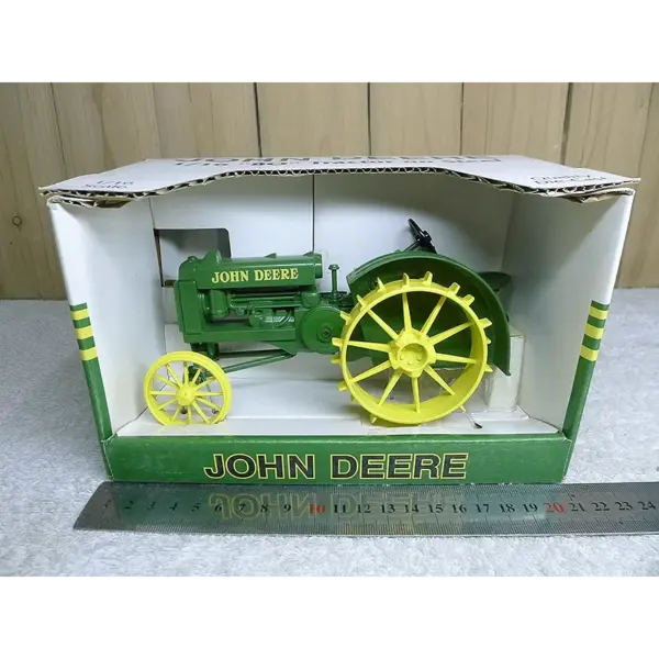 John Deere 1:16 Scale Diecast Tractor Model - Image 6