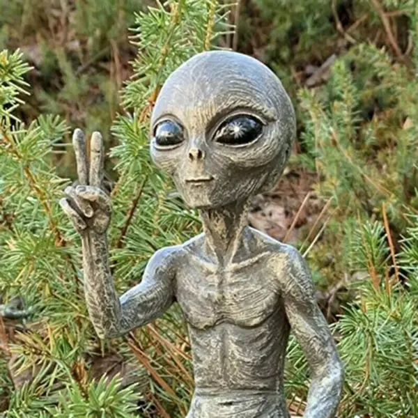 Outer Space Alien Garden Statue Set - Image 4