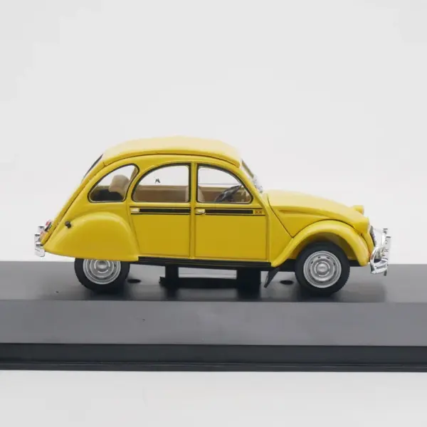 Diecast 1:43 Scale Citroen 3CV M28 Model - Image 5
