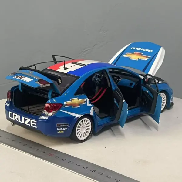Slight Defect 1/18 Chevro Cruze WTCC Car Model - Image 5